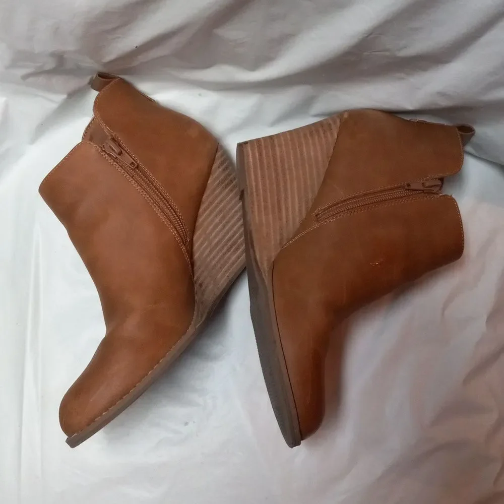 DV Dolce Vita Gladice Wedge Bootie Tan 8